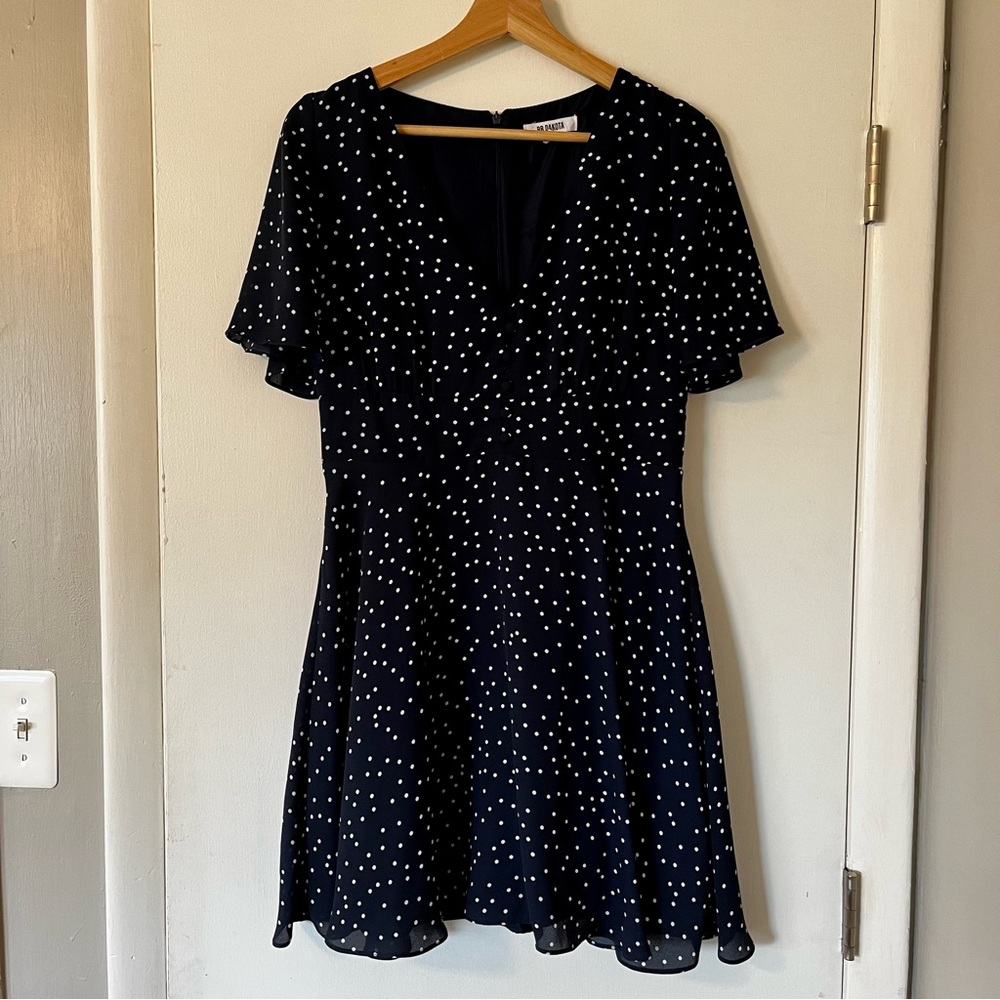 BB Dakota flutter sleeve dress - Picture 2 of 10